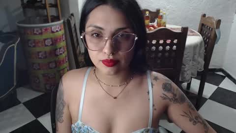 Snapshot of alix_beltran chatting on 02/27/25, 01:59 Alix online show from 02/27/25, 01:59