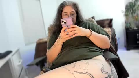 Snapshot of alix_valentine chatting on 09/21/25, 05:31 alix_valentine online show from 09/21/25, 05:31