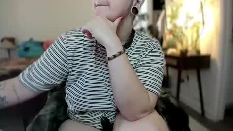 Snapshot of alix_valentine chatting on 10/25/25, 09:42 alix_valentine online show from 10/25/25, 09:42