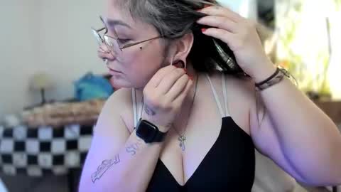 Snapshot of alix_valentine chatting on 11/04/25, 04:17 alix_valentine online show from 11/04/25, 04:17