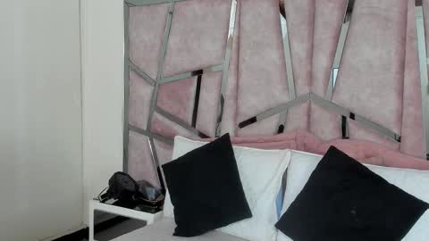 Snapshot of alixmartin1 chatting on 09/25/25, 09:29 alix online show from 09/25/25, 09:29