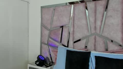 Snapshot of alixmartin1 chatting on 10/15/25, 09:59 alix online show from 10/15/25, 09:59