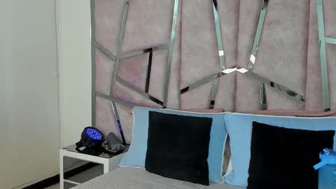 Snapshot of alixmartin1 chatting on 10/23/25, 08:51 alix online show from 10/23/25, 08:51