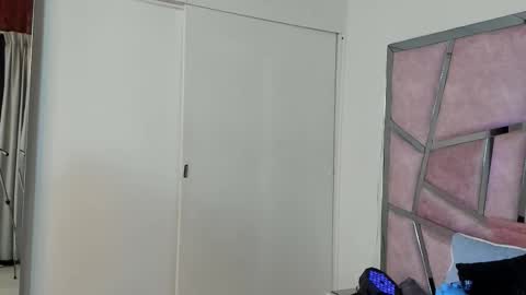 Snapshot of alixmartin1 chatting on 10/30/25, 10:10 alix online show from 10/30/25, 10:10