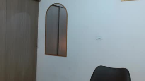 Snapshot of alixmartin1 chatting on 11/05/25, 05:07 alix online show from 11/05/25, 05:07