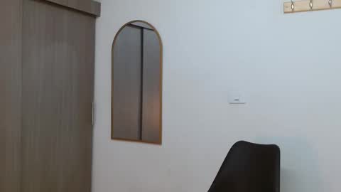 Snapshot of alixmartin1 chatting on 11/06/25, 06:20 alix online show from 11/06/25, 06:20