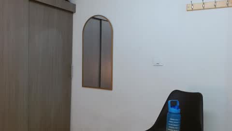 Snapshot of alixmartin1 chatting on 11/08/25, 01:17 alix online show from 11/08/25, 01:17