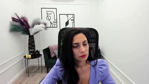 Snapshot of allayerty chatting on 11/19/25, 11:21 allayerty online show from 11/19/25, 11:21