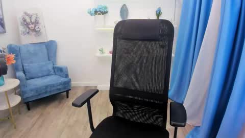 Snapshot of allayerty chatting on 11/21/25, 11:42 allayerty online show from 11/21/25, 11:42