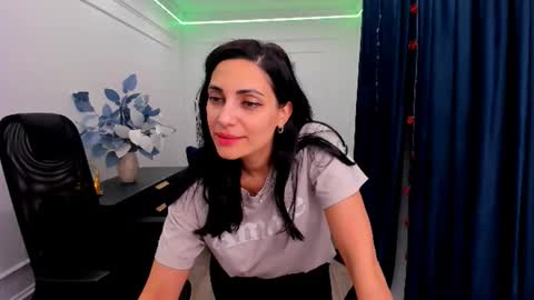 Snapshot of allayerty chatting on 11/25/25, 07:36 allayerty online show from 11/25/25, 07:36