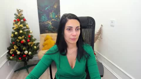 Snapshot of allayerty chatting on 12/15/25, 11:36 allayerty online show from 12/15/25, 11:36