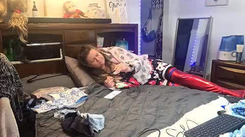 Snapshot of allbuttplaywelcome69 chatting on 12/08/24, 07:58 Stormy Day  online show from 12/08/24, 07:58