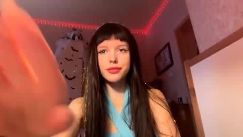 Snapshot of allegralenherr chatting on 11/01/25, 09:33 Lina online show from 11/01/25, 09:33