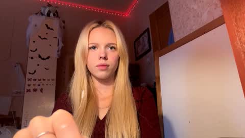 Snapshot of allegralenherr chatting on 11/03/25, 09:43 Lina online show from 11/03/25, 09:43