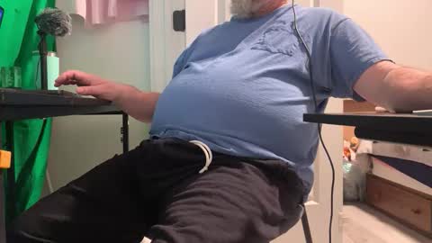 Snapshot of allergictochat chatting on 12/14/25, 08:57 Allergictolove online show from 12/14/25, 08:57