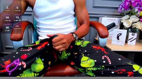 Snapshot of allessandrosantos chatting on 12/21/24, 12:49                                 Help me reach 100 likes online show from 12/21/24, 12:49