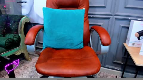 Snapshot of allessandrosantos chatting on 12/21/24, 11:45                                 Help me reach 100 likes online show from 12/21/24, 11:45