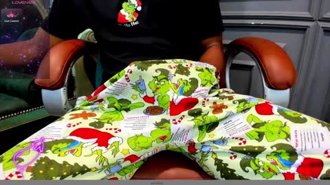 Snapshot of allessandrosantos chatting on 12/25/24, 12:37                                 Help me reach 100 likes online show from 12/25/24, 12:37