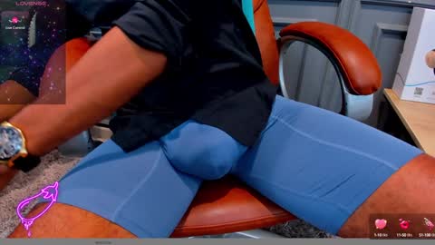 Snapshot of allessandrosantos chatting on 12/25/24, 08:07                                 Help me reach 100 likes online show from 12/25/24, 08:07