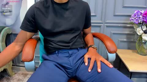 Snapshot of allessandrosantos chatting on 02/22/25, 04:29                                 Help me reach 100 likes online show from 02/22/25, 04:29