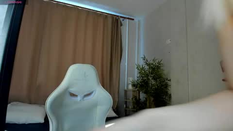Snapshot of alli_aster chatting on 05/25/26, 01:00 alli_aster online show from 05/25/26, 01:00