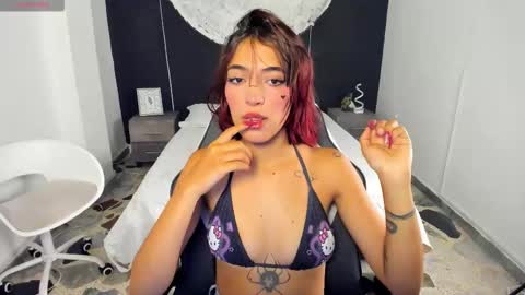 Snapshot of allicerosero chatting on 10/22/25, 04:24 Allice online show from 10/22/25, 04:24