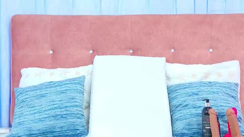 Allicia online show from 10/15/25, 07:14