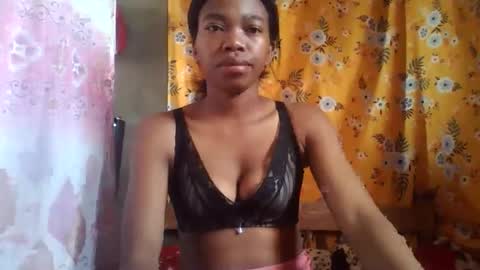 Snapshot of alliciax632770 chatting on 11/24/25, 11:43 alliciax632770 online show from 11/24/25, 11:43