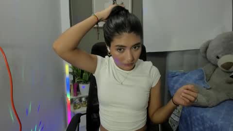 Snapshot of allison_18_ chatting on 11/15/25, 04:32 Nana online show from 11/15/25, 04:32