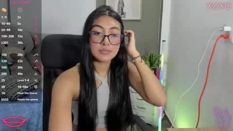 Snapshot of allison_18_ chatting on 11/28/25, 02:03 Nana online show from 11/28/25, 02:03