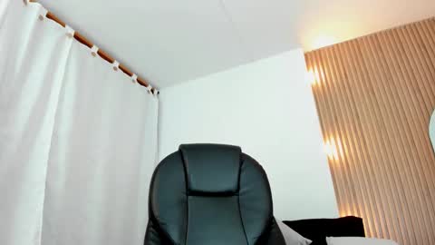 Snapshot of allison_fosther chatting on 11/11/25, 05:40 allison_fosther online show from 11/11/25, 05:40