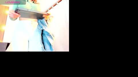 Snapshot of allison_fosther chatting on 11/25/25, 03:28 allison_fosther online show from 11/25/25, 03:28