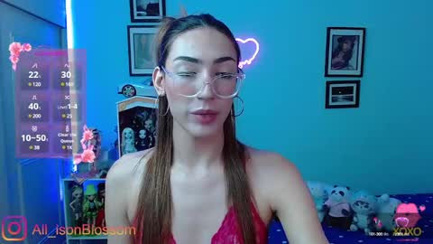 Snapshot of allisonblossom chatting on 12/13/24, 01:37 online show from 12/13/24, 01:37