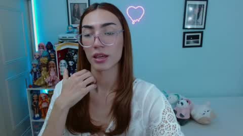 Snapshot of allisonblossom chatting on 02/05/25, 06:02 online show from 02/05/25, 06:02