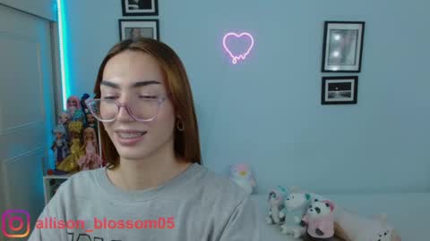 Snapshot of allisonblossom chatting on 02/07/25, 11:45 online show from 02/07/25, 11:45