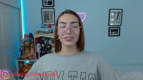 Snapshot of allisonblossom chatting on 02/08/25, 06:12 online show from 02/08/25, 06:12