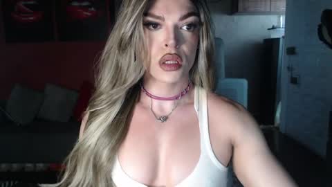 Snapshot of allisonfit chatting on 04/28/26, 12:43 Allison Victoria online show from 04/28/26, 12:43