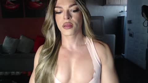 Snapshot of allisonfit chatting on 05/01/26, 12:32 Allison Victoria online show from 05/01/26, 12:32