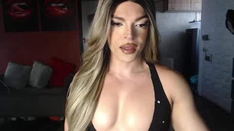 Snapshot of allisonfit chatting on 05/10/26, 01:16 Allison Victoria online show from 05/10/26, 01:16