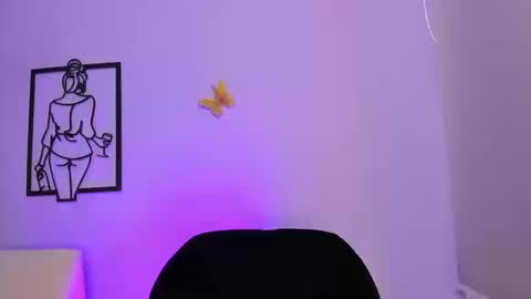 Snapshot of allisonn_bell chatting on 09/16/25, 09:05 Allison online show from 09/16/25, 09:05