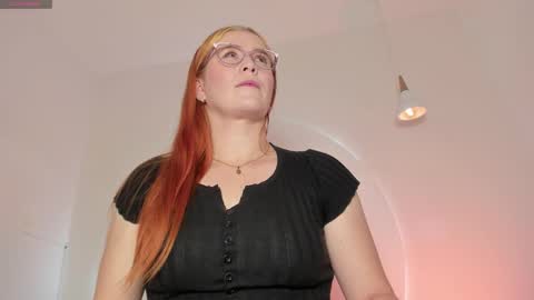 Snapshot of allisonroberts_ chatting on 11/03/25, 12:39 Alli online show from 11/03/25, 12:39