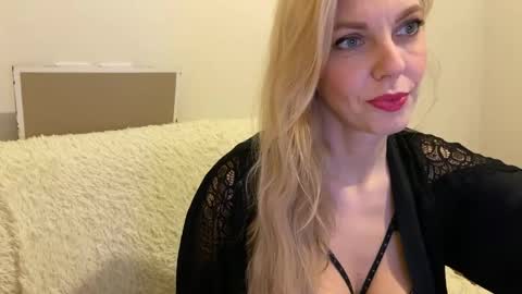 Snapshot of allmaybe chatting on 06/03/26, 05:07 Nika online show from 06/03/26, 05:07
