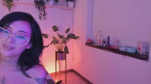 Snapshot of allowenn chatting on 06/13/26, 04:10 allowenn online show from 06/13/26, 04:10