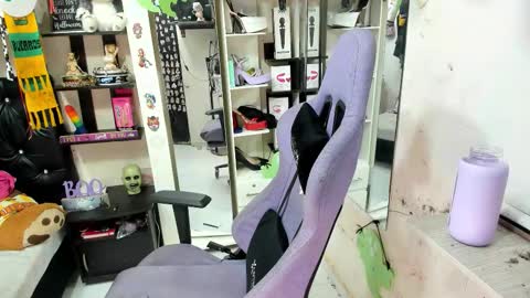 allsson_miller online show from 10/30/25, 03:19