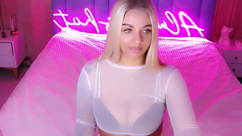 Snapshot of allwayshottt chatting on 11/12/25, 02:45 AlwaysHot online show from 11/12/25, 02:45