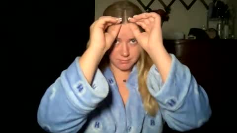 Snapshot of allyanalangel chatting on 11/02/25, 01:41 allyanalangel online show from 11/02/25, 01:41