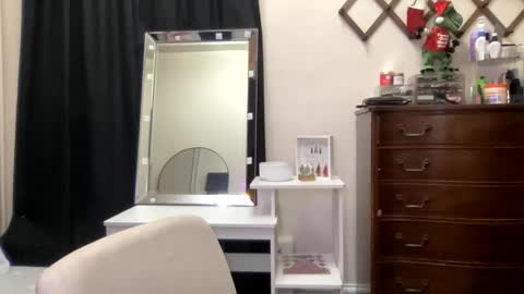 Snapshot of allyanalangel chatting on 11/15/25, 05:16 allyanalangel online show from 11/15/25, 05:16