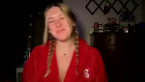 Snapshot of allyanalangel chatting on 11/17/25, 03:56 allyanalangel online show from 11/17/25, 03:56