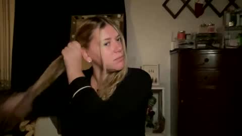 Snapshot of allyanalangel chatting on 11/19/25, 04:12 allyanalangel online show from 11/19/25, 04:12