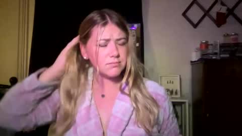 Snapshot of allyanalangel chatting on 11/23/25, 06:46 allyanalangel online show from 11/23/25, 06:46